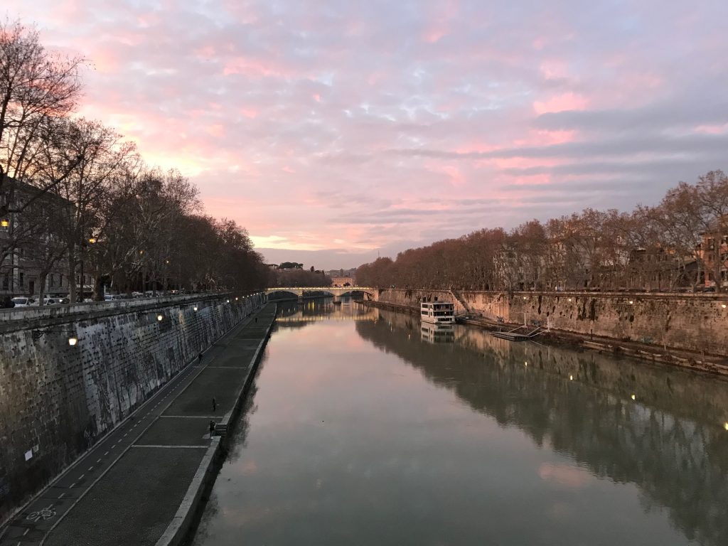 ローマ テヴェレ川の夕焼け